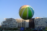Un ballon (sur le site du bunker d%27Hitler %3f)